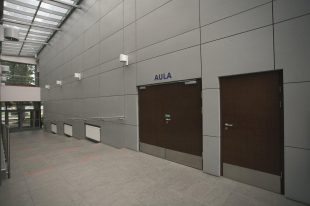 Противопожарные двери с отделкой из огнестойких панелей МДФ